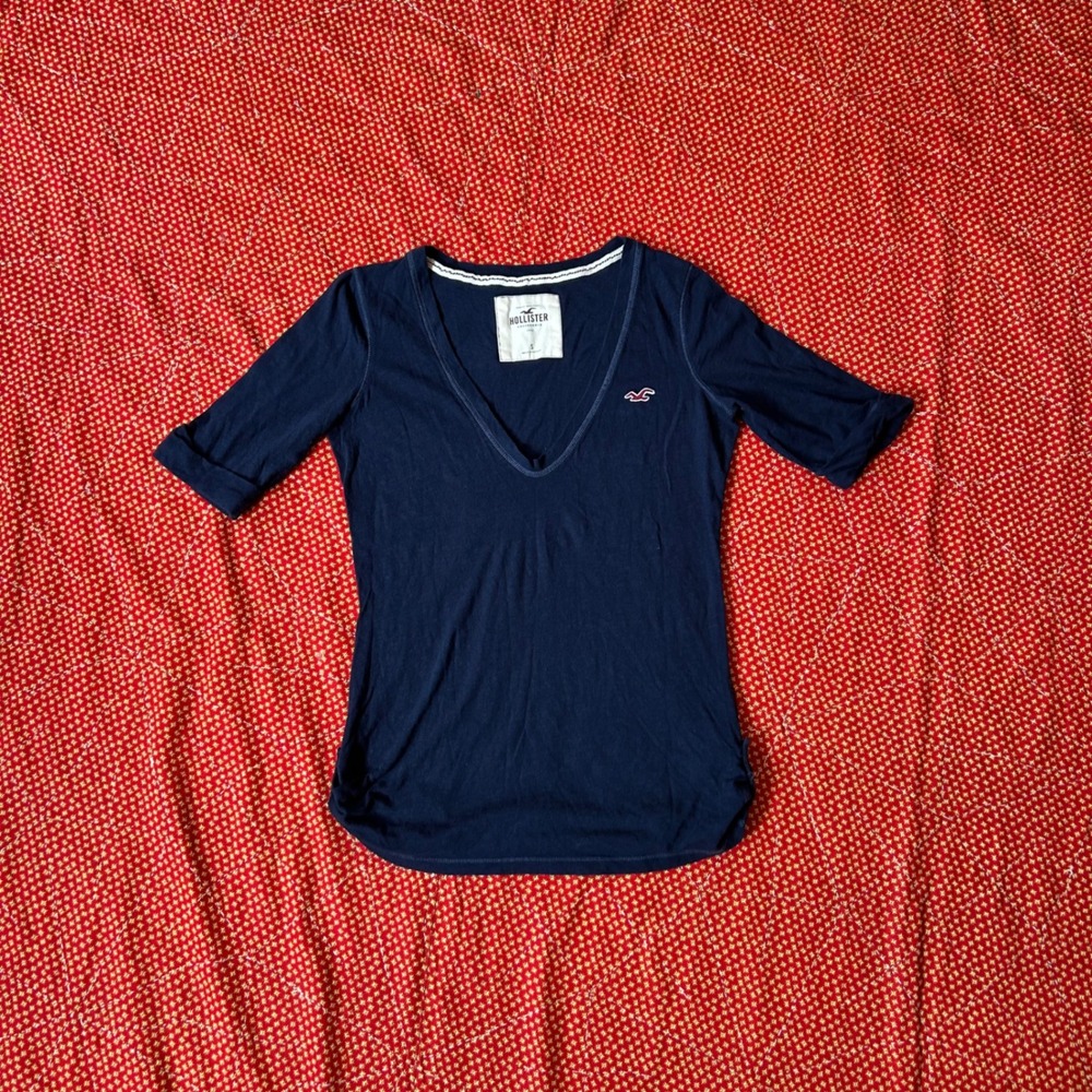 Hollister Womens Small Navy Blue Deep V-Neck Short Sleeve T-Shirt Seagull Logo